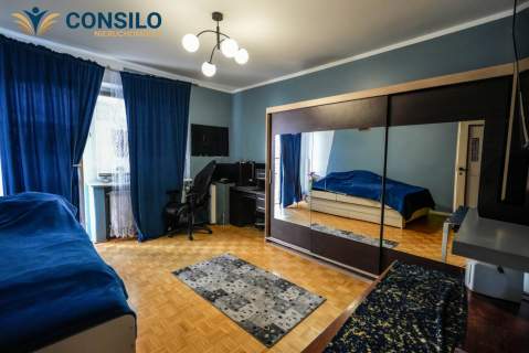 Dom o 3 kondygnacjach z ogrodem w centrum miasta