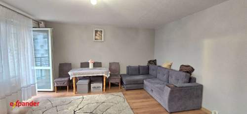 Trzypokojowe z balkonem i oddzielną kuchnią