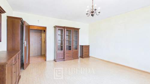 Kawalerka 41,86m z osobną kuchnią i loggią.