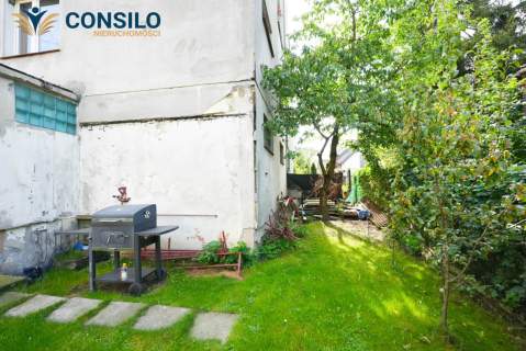 Dom o 3 kondygnacjach z ogrodem w centrum miasta