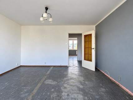 Północ 2 pokoje duży balkon do remontu