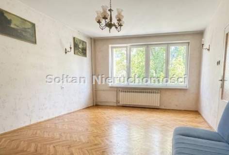 300 m od Metra Racławicka,