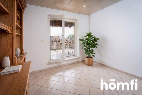 Penthouse z fotowoltaika i szklanym sufitem