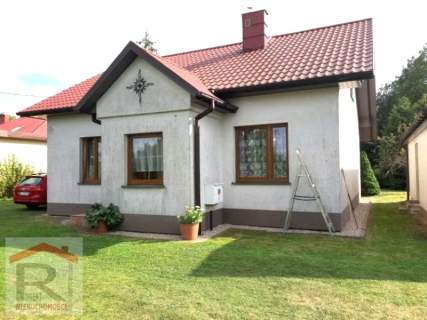 Zadbany dom w małej, cichej wiosce