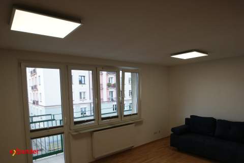 Komfortowe M3 w centrum z dużym balkonem, kominek
