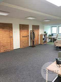 Wygodne biuro/ własne zaplecze/ parking/ magazyn