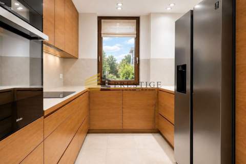 Klimatyzowany apartament z widokiem na park Patria
