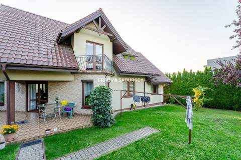 Dom w Centrum Kocmyrzowa, dwa wejścia, garaż