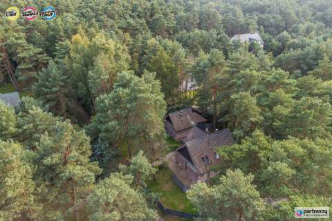 Dwa klimatyczne i urocze domy z bali świerkowej