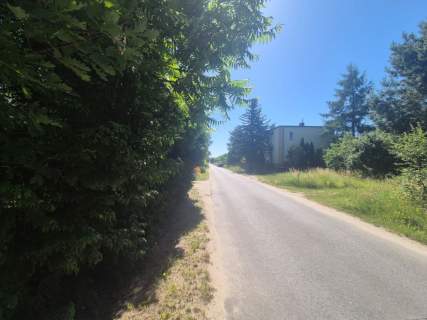 3. Ogrodzona działka z WZ pod dom i garaż .