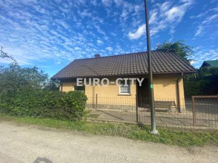 Mały dom wolnostojący- 3 km za Oporowem