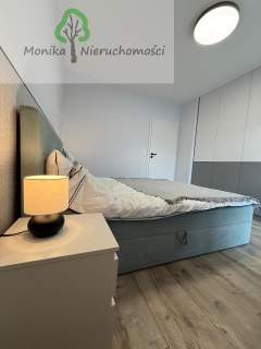 Dwa pokoje, komórka, miejsce w hali - winda 