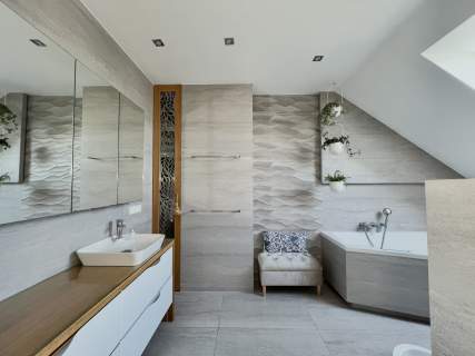 122 m2 5 Pokoi Ogród 70 m Taras 40 m 2xMP