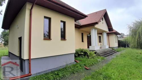 Dom z 2012r na działce 1,77 ha.