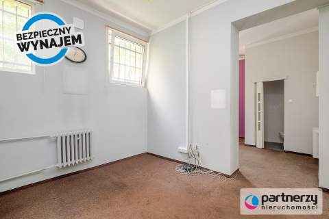 Lokal 60 m2, duże witryny, centrum Gdyni