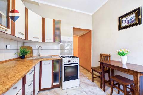 Na sprzedaż 2 pokoje z balkonem i spiżarnią 