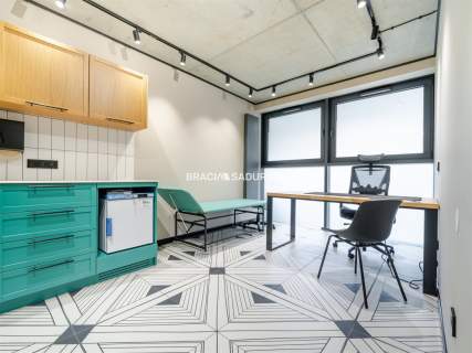 Wykończony lokal z 2 gabinetami medycznymi