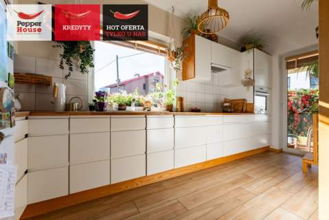 Piętro domu z dużym skrajnym ogrodem oraz garażem