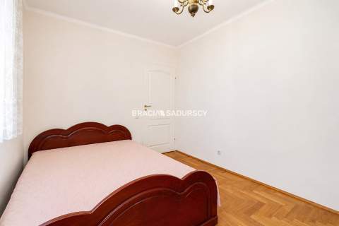 Trzy pokoje Znakomity stan Do wejścia 74m2