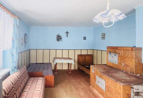 Dom z bali i ponad hektar ziemi