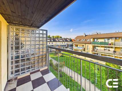 48,16 m 2. i ostatnie piętro osobna kuchnia balkon około 6 m...