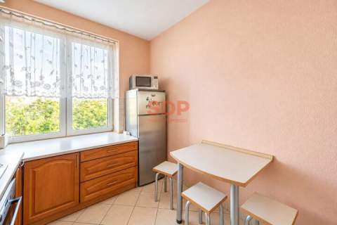 2 pokoje z osobą kuchnią i balkonem w centrum