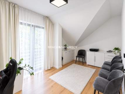 Kameralny dom wraz z leśną działką - 5 sypialni