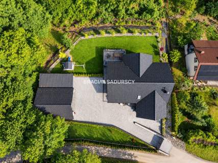 Kameralny dom wraz z leśną działką - 5 sypialni