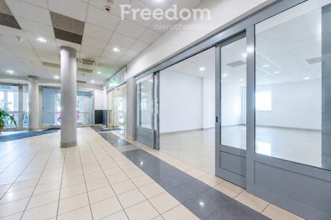 Lokal z witryną Galeria Handlowa blisko PKP