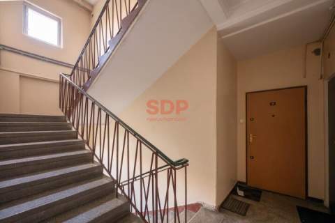 2 pokoje z osobą kuchnią i balkonem w centrum