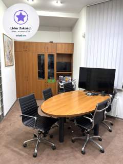 Kameralny lokal przy ruchliwej ulicy