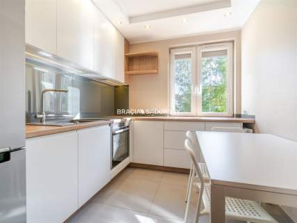 2 POKOJE 52 m BALKON OSOBNA KUCHNIA