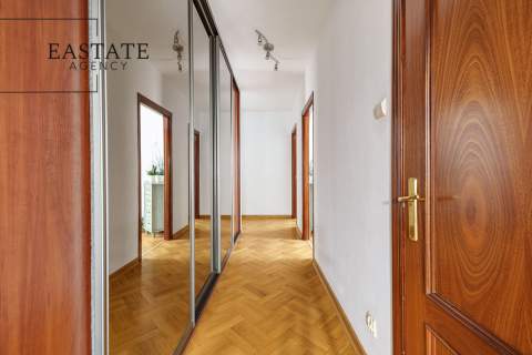 102 m , 4 pokoje, loggia, garaż, dwie łazienki