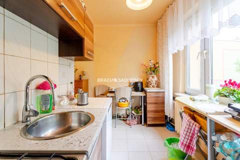 2 POKOJE 52 m2 II PIĘTRO OS. SIKORSKIEGO