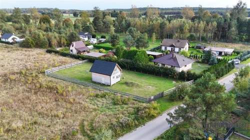 Domek nad jeziorem Wierzchowo.
