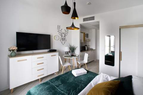 Zamieszkaj lub zarabiaj apartament, Bliska Wola