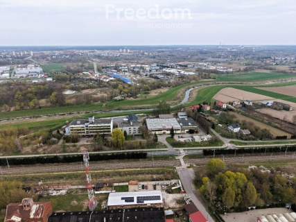 Na wynajem kompleks komercyjny przy DK9