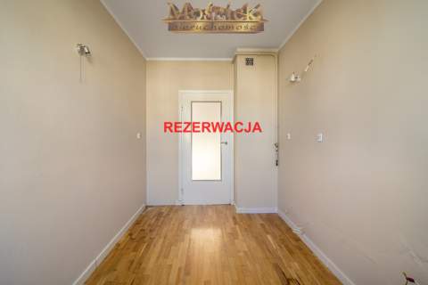 Dwa pokoje na Kabatach z oddzielną kuchnią