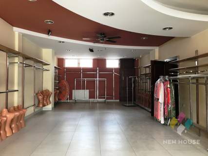 Atrakcyjny lokal, 82 m2, parter, witryna