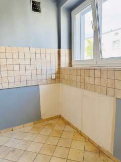 3 pokoje, cegła, spokojna ulica.