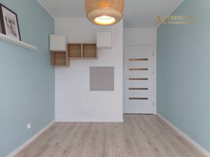 Salon z aneksem kuchennym balkon 2 miejsca postojowe