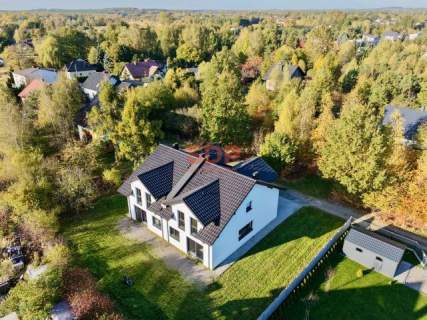 Nowoczesny dom bliźniaczy wybudowany ze starannością Myszków