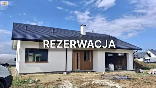 Nowoczesne domy na kameralnym osiedlu - stan zamknięty z elewacją