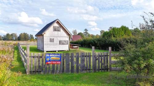 Domek nad jeziorem Wierzchowo.