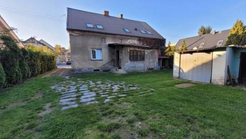 Dom w centrum Kobierzyc do remontu, z dużą działką