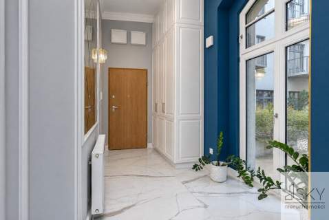 Apartament w nagrodzonej kamienicy Witolda 3840 Garaż