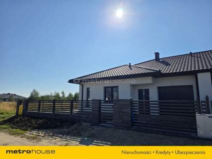  NOWY DOM RAKOWISKA 104,8 m DZIAŁKA 322 m 