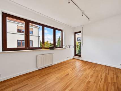 Dwupoziomowy apartament z prywatnym ogródkiem Wilanów