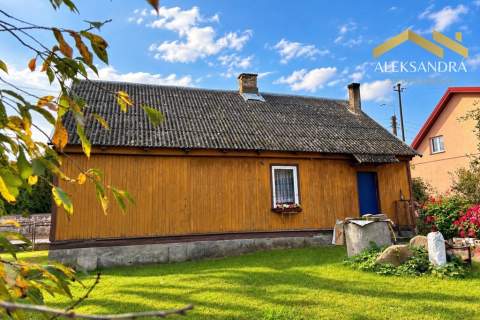 Siedlisko z zabudowaniami i działką nad rzeką Spokojna okolica