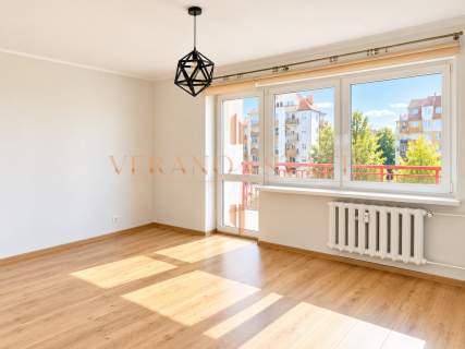 DUŻA KAWALERKA BALKON, LOGGIA PIWNICA